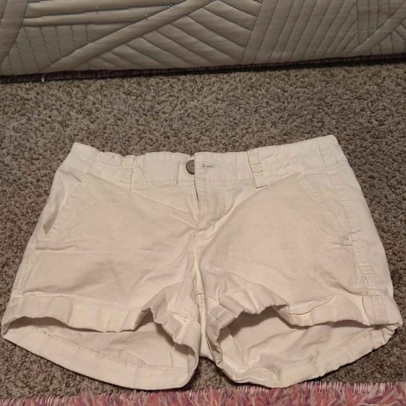 Women's Cream Shorts - Picture 1 of 2
